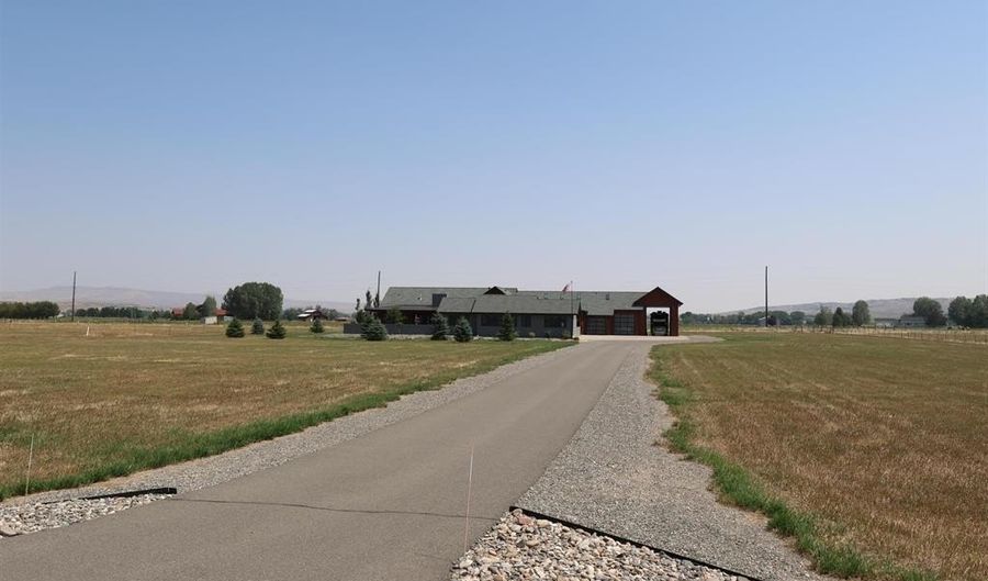 22 Doc Bar Dr, Cody, WY 82414 - 5 Beds, 4 Bath