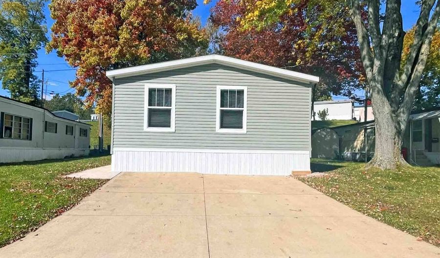 7055 Quarry Rd 201, Amherst, OH 44001 - 3 Beds, 2 Bath