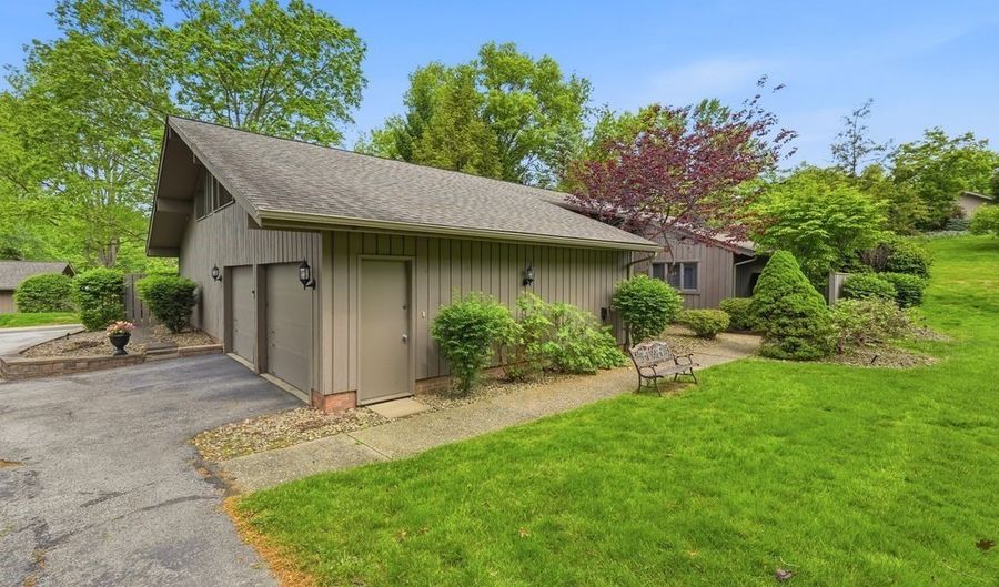 420-9 Chandler Dr, Aurora, OH 44202 - 2 Beds, 2 Bath