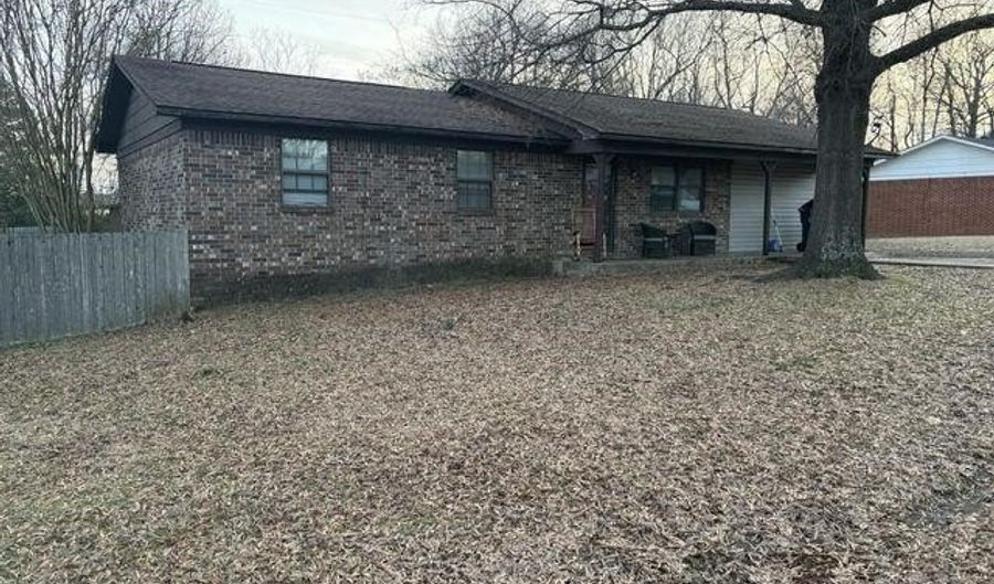 200 NE 15th, Atkins, AR 72823 - 4 Beds, 2 Bath