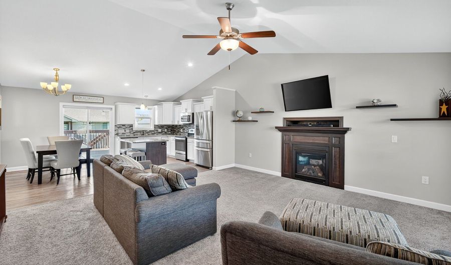 2624 4th Ave SW, Altoona, IA 50009 - 4 Beds, 3 Bath