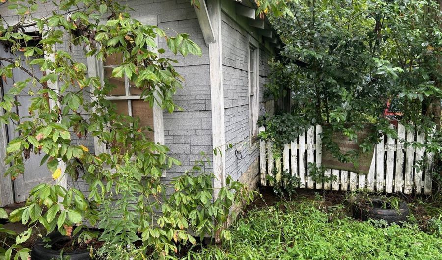 850 W Congress St, Brookhaven, MS 39601 - 2 Beds, 1 Bath