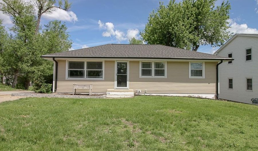 54 29th Ave SW, Cedar Rapids, IA 52404 - 3 Beds, 2 Bath