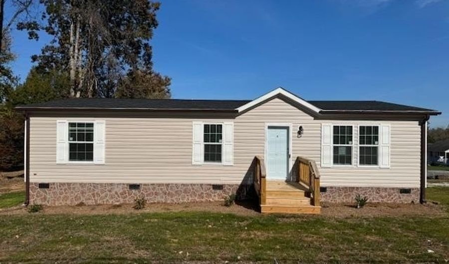 123 Pine St, Appomattox, VA 24522 - 3 Beds, 2 Bath