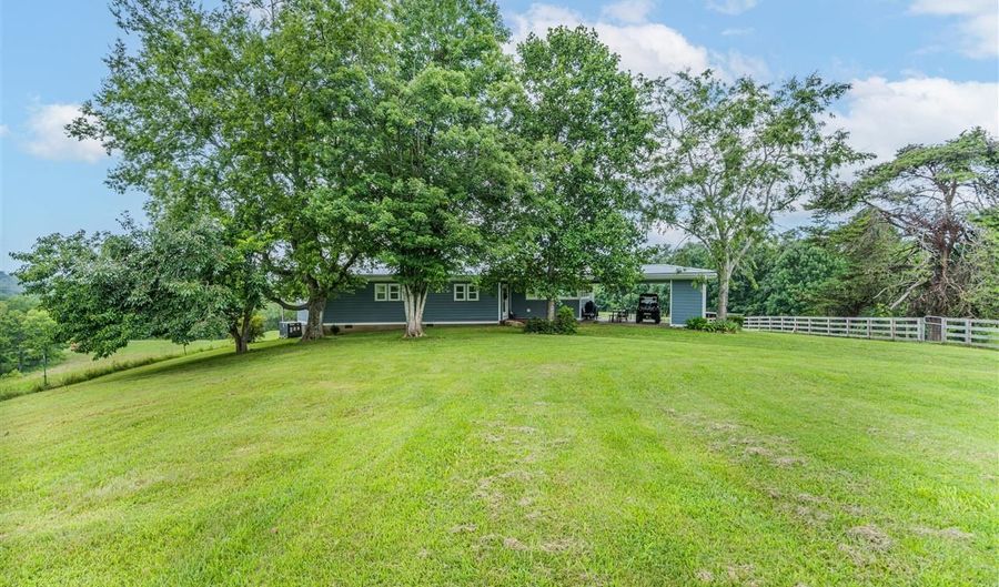 6575 Summer Shade Rd, Beaumont, KY 42124 - 2 Beds, 2 Bath