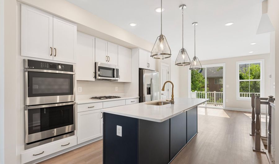 7249 MOUNTAINEER Dr, Alexandria, VA 22306 - 2 Beds, 4 Bath