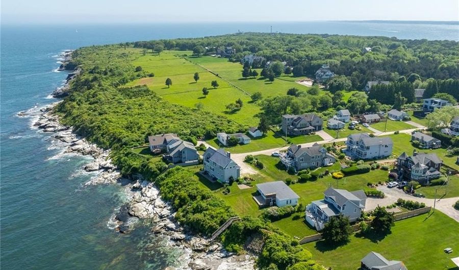 7 Clarkes Village Rd, Jamestown, RI 02835 - 3 Beds, 3 Bath