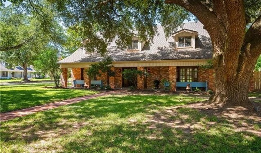5244 SAINT GERMAIN Blvd, Alexandria, LA 71303 - 5 Beds, 6 Bath