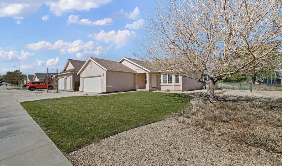 141 Desert Lakes Dr, Fernley, NV 89408 - 3 Beds, 2 Bath