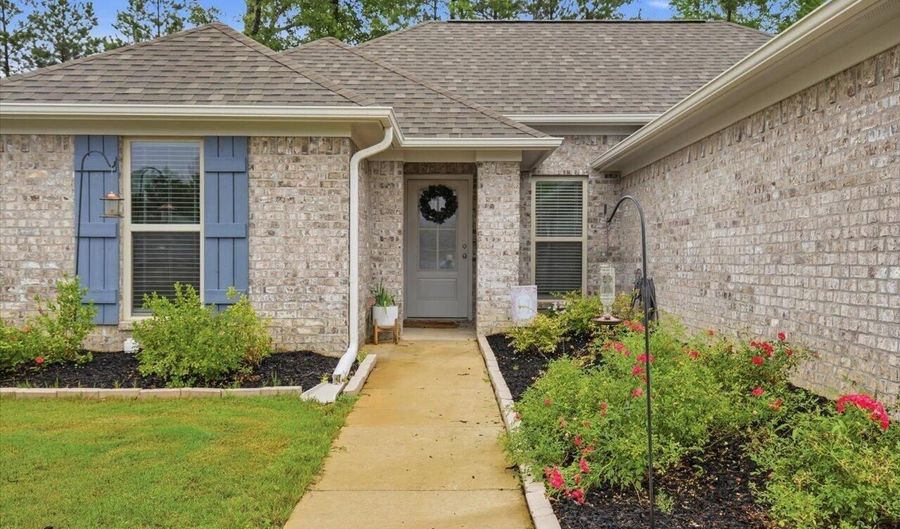 2059 Pebble Creek Dr, Brandon, MS 39042 - 3 Beds, 2 Bath