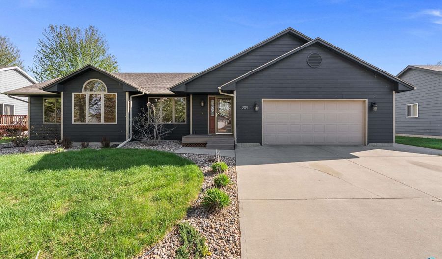 209 W Ironwood St, Brandon, SD 57005 - 4 Beds, 3 Bath