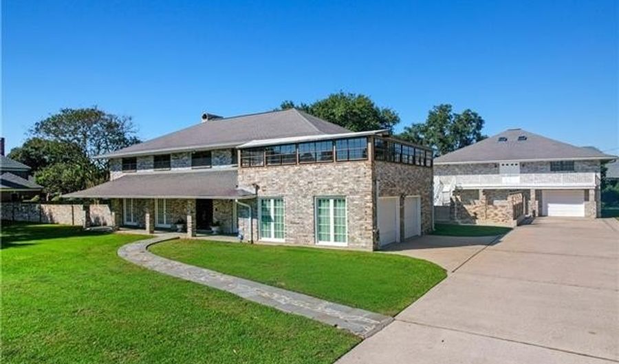 106 CAMBRIDGE Dr, Belle Chasse, LA 70037 - 4 Beds, 7 Bath
