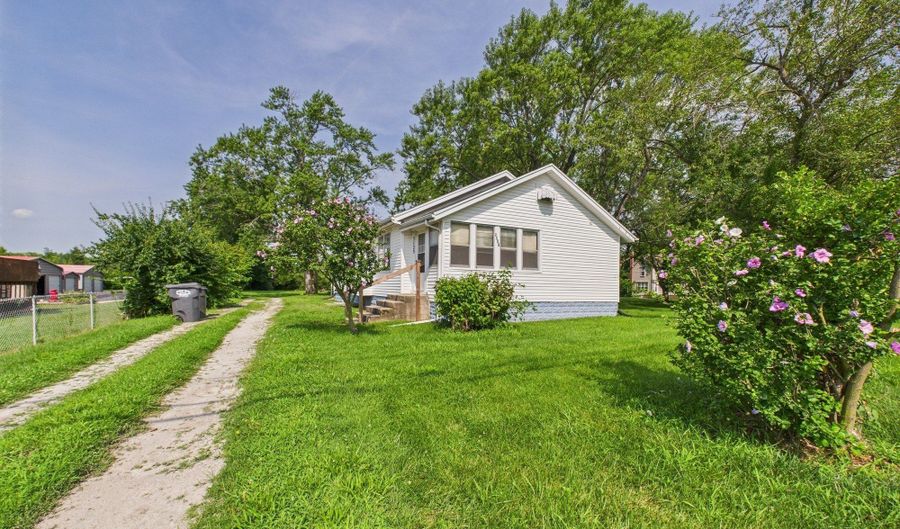 5129 Main St, Anderson, IN 46013 - 2 Beds, 2 Bath