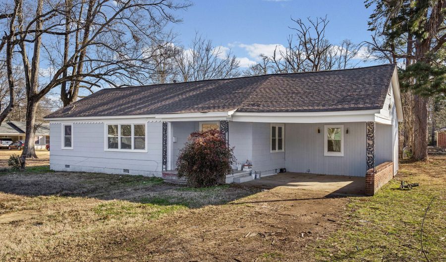 210 West St, Batesville, MS 38606 - 3 Beds, 2 Bath