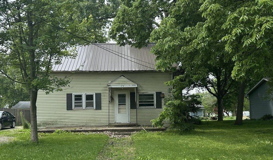415 W Main St, Arcola, IL 61910 - 2 Beds, 1 Bath