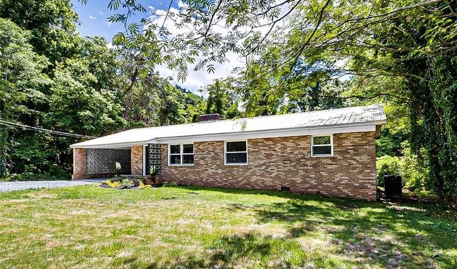 3766 Midway Acres Rd, Asheboro, NC 27205 - 3 Beds, 2 Bath