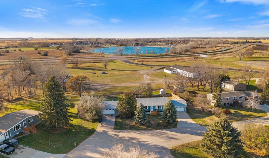 2325 Countryaire Estates Dr, Aberdeen, SD 57401 - 4 Beds, 2 Bath