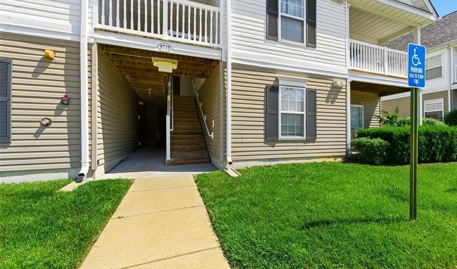9719 Crayford Dr D, Affton, MO 63123 - 2 Beds, 2 Bath