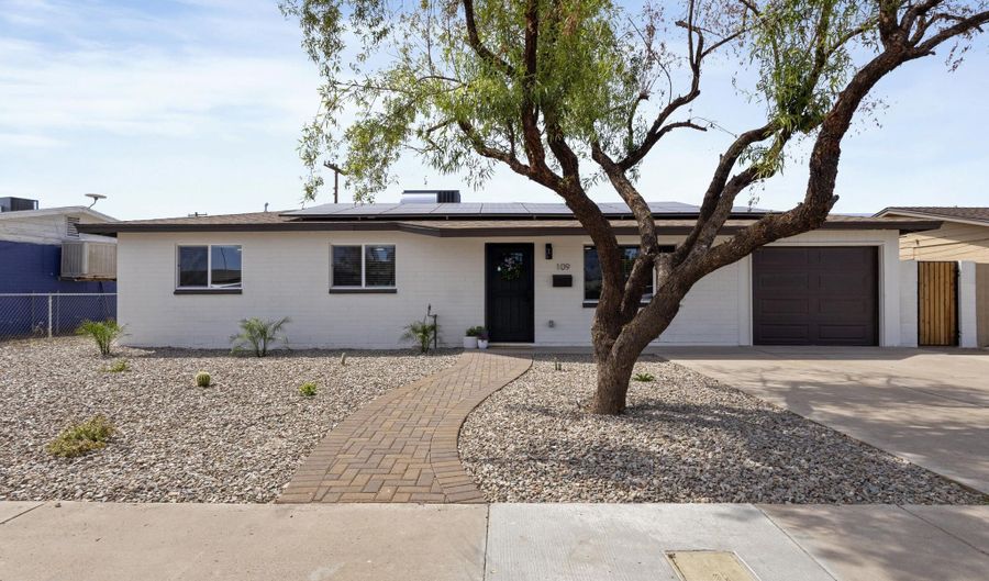 109 W Kinderman Dr, Avondale, AZ 85323 - 3 Beds, 2 Bath