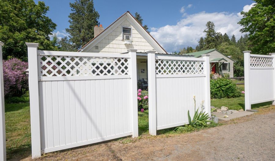 6499 Van Buren St, Bonners Ferry, ID 83805 - 2 Beds, 1 Bath