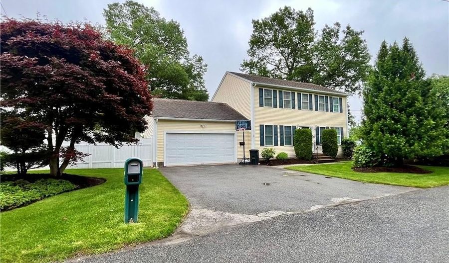 2 Hayes St, Johnston, RI 02919 - 3 Beds, 3 Bath