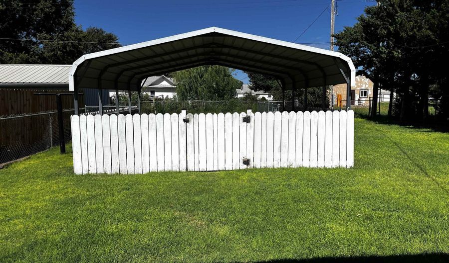 917 Avenue B, Beaver, OK 73932 - 2 Beds, 1 Bath