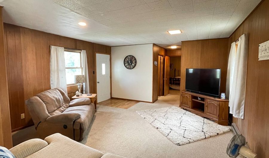 514 S Park St, Bassett, NE 68714 - 4 Beds, 2 Bath