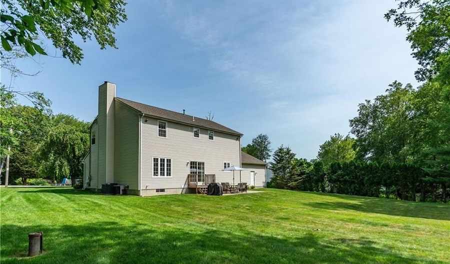 33 Oak Hill Dr, Johnston, RI 02919 - 4 Beds, 3 Bath