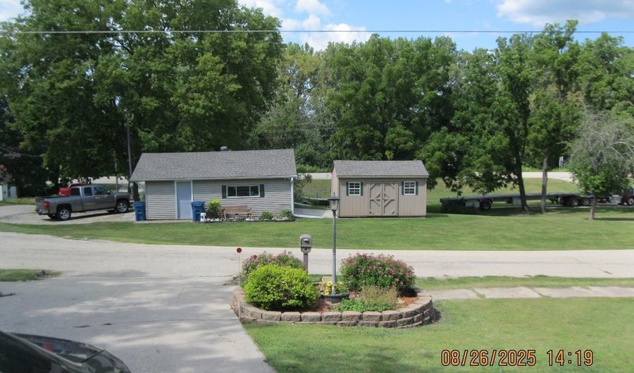 301 N CHURCH St, Albany, IL 61230 - 3 Beds, 1 Bath