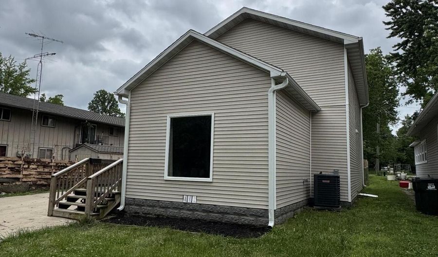 108 Jasper St, Aurora, MO 65605 - 4 Beds, 3 Bath