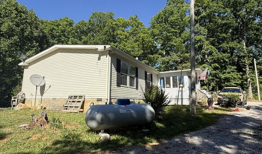 266 Carmel Ln, Albany, KY 42602 - 3 Beds, 2 Bath