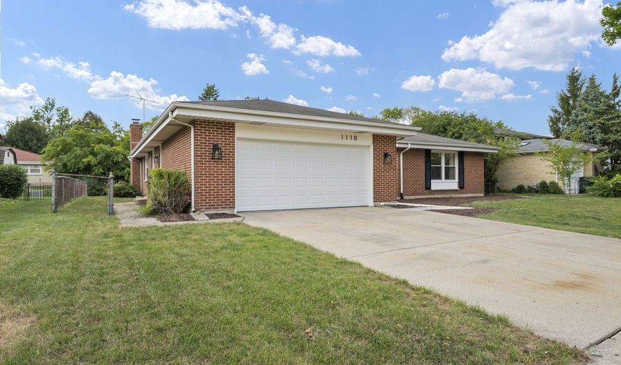 1110 S Fernandez Ave, Arlington Heights, IL 60005 - 4 Beds, 3 Bath