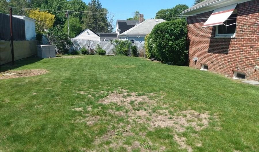 13 Winfield Rd, Johnston, RI 02919 - 3 Beds, 2 Bath