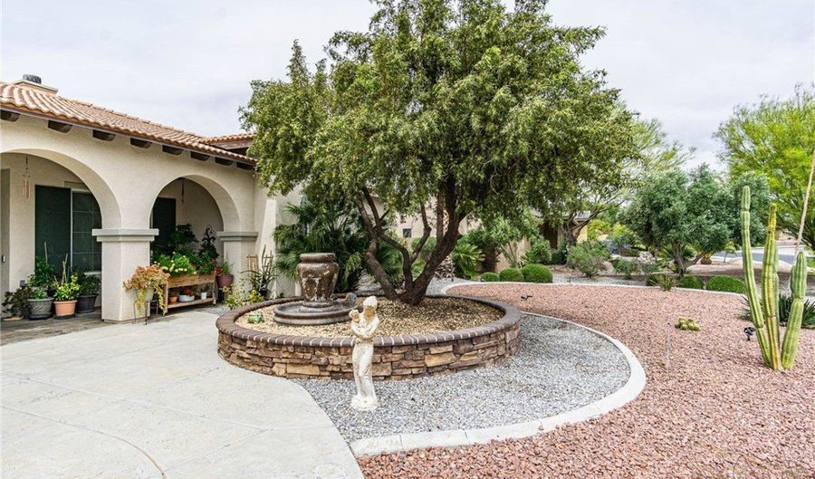 12348 Winesap, Apple Valley, CA 92308 - 5 Beds, 5 Bath