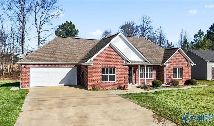 160 Shaw St, Albertville, AL 35950 - 3 Beds, 2 Bath