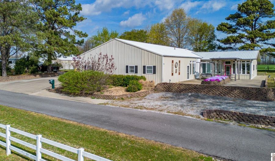 376 K C Dunn Rd, Barlow, KY 42024 - 3 Beds, 3 Bath