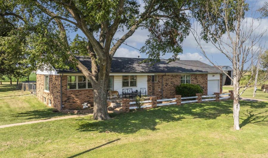 3168 282nd Rd, Arkansas City, KS 67005 - 4 Beds, 3 Bath