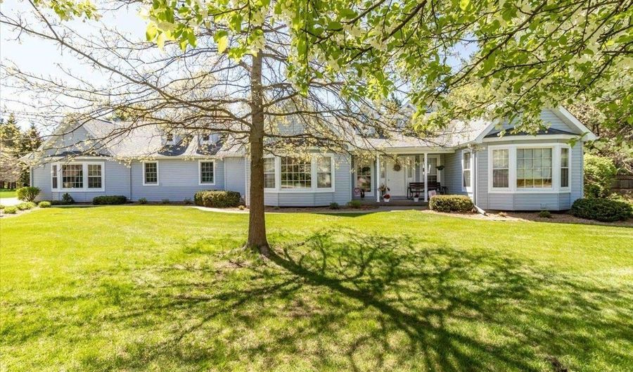 3810 TIMBER VALLEY Dr, Wisconsin Rapids, WI 54494 - 4 Beds, 4 Bath