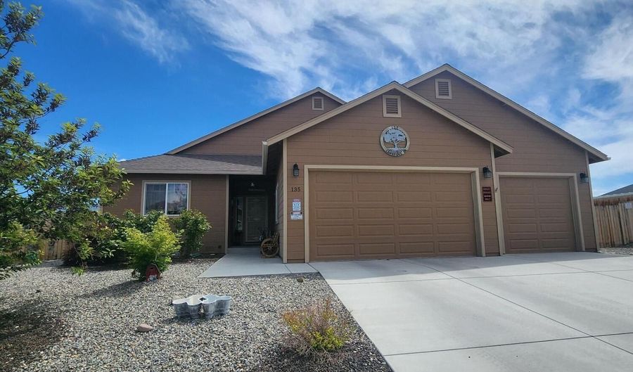 135 Cambridge Dr, Dayton, NV 89403 - 4 Beds, 3 Bath
