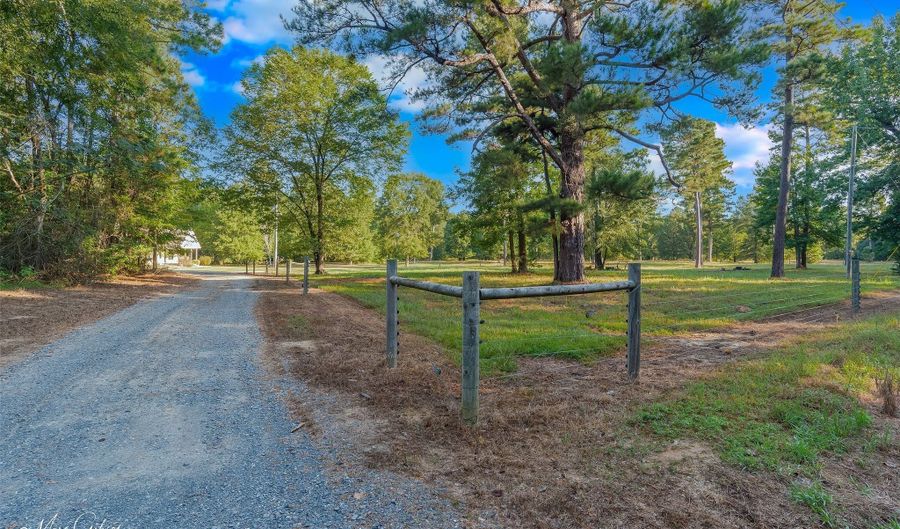 550 Linton Bellevue Rd, Benton, LA 71006 - 4 Beds, 2 Bath