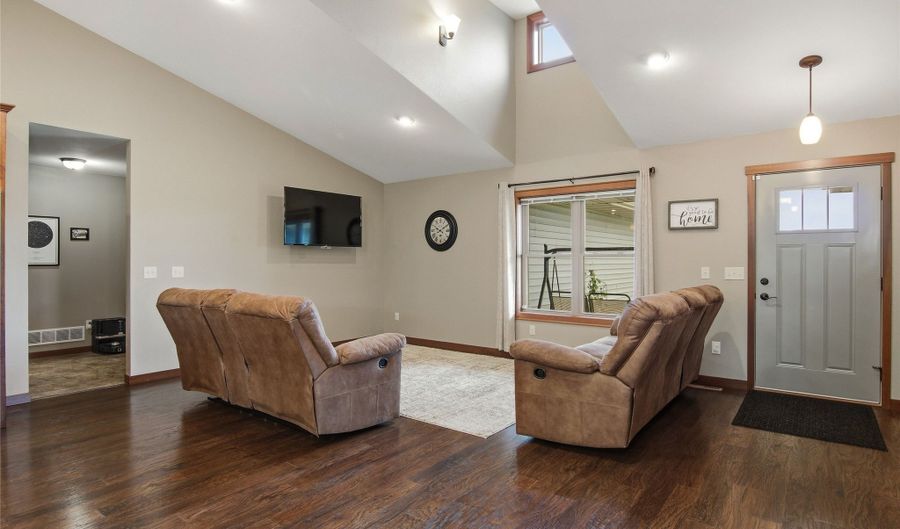 623 Autumn Dr, Altoona, WI 54720 - 4 Beds, 3 Bath
