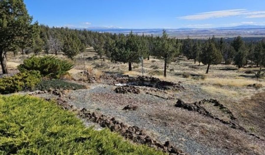 226 Hilltop, Alturas, CA 96101 - 2 Beds, 2 Bath