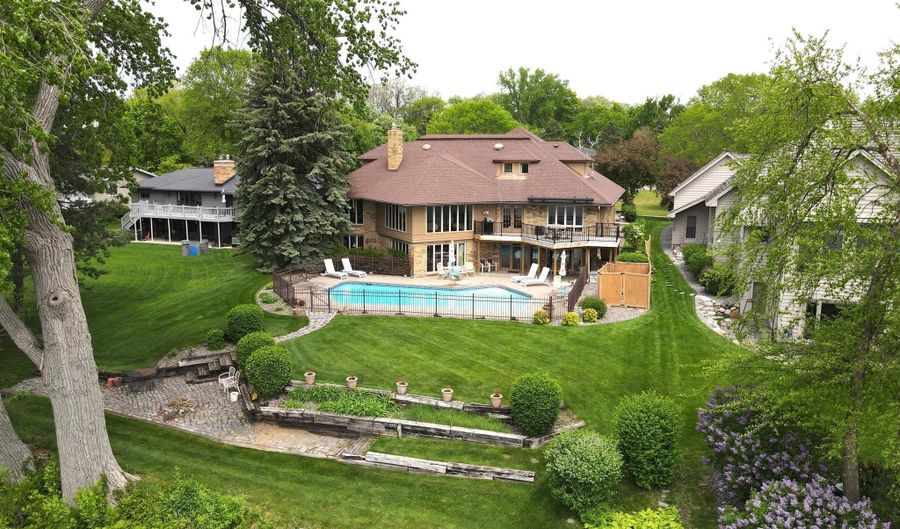 1128 Benton St, Anoka, MN 55303 - 6 Beds, 6 Bath