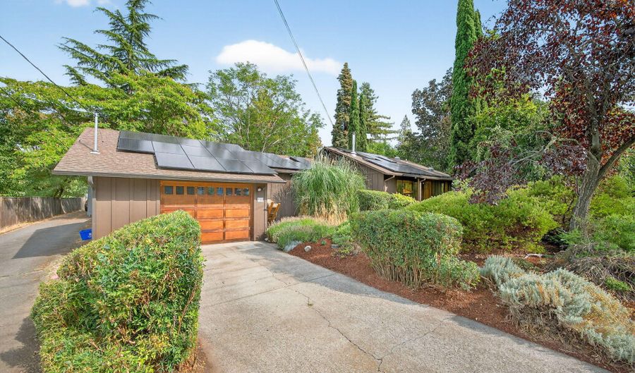 740 Park St, Ashland, OR 97520 - 3 Beds, 2 Bath