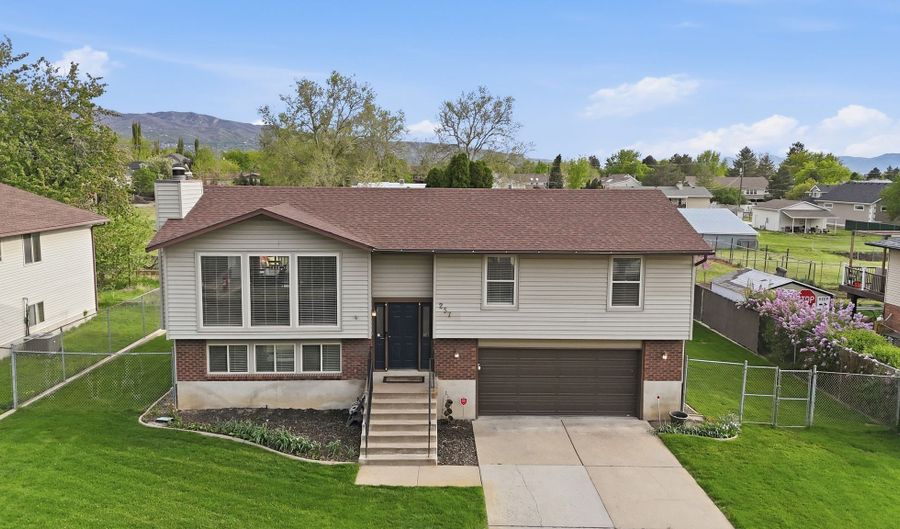 257 W 1125 N, Centerville, UT 84014 - 3 Beds, 2 Bath