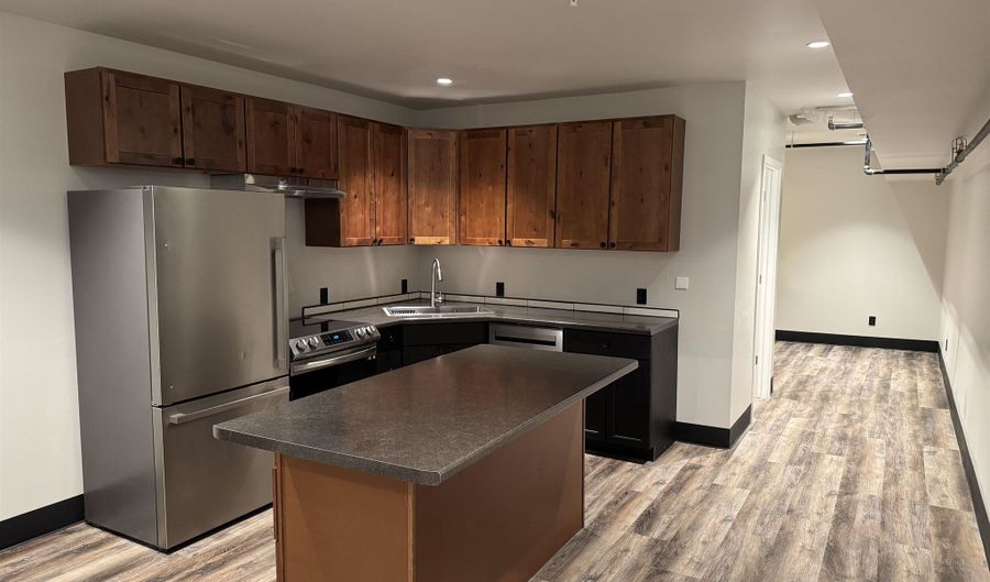 826 W 8th St, Appleton, WI 54914 - 2 Beds, 2 Bath