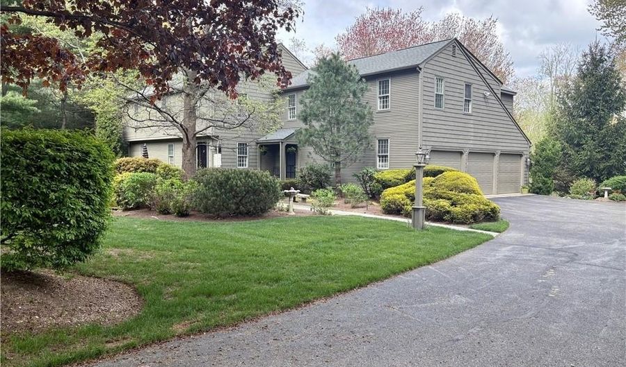 2 Signal Ridge Way, East Greenwich, RI 02818 - 4 Beds, 4 Bath