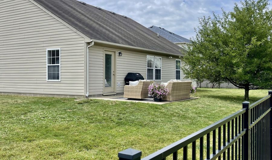 8202 Stonelick Dr, Avon, IN 46123 - 3 Beds, 2 Bath