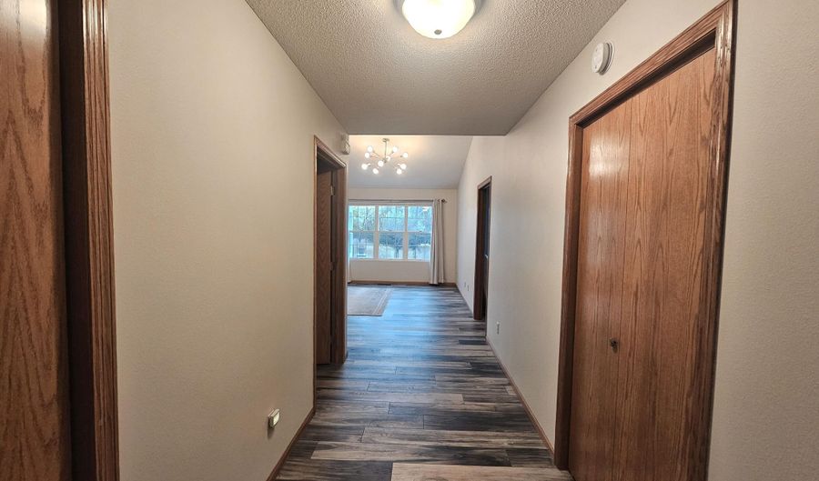 1204 Willow Dr, Aberdeen, SD 57401 - 2 Beds, 2 Bath