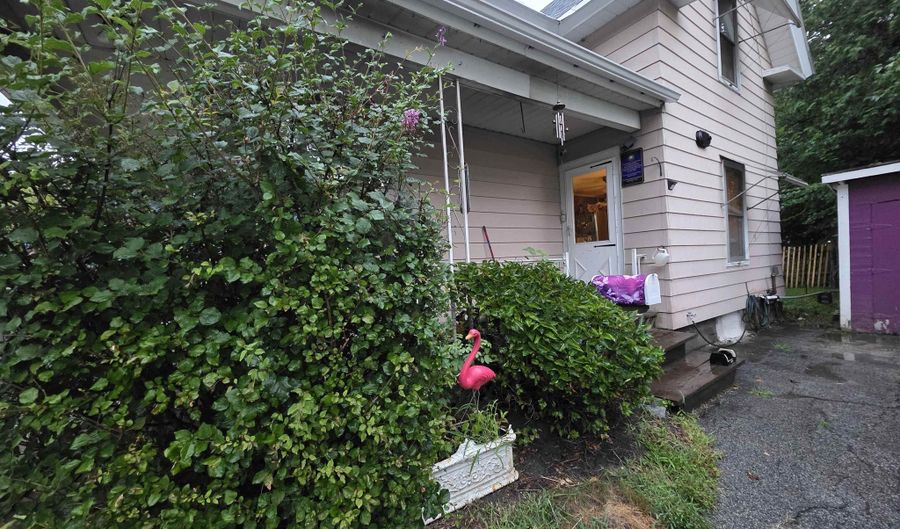 105 Brook St, Barre, VT 05641 - 3 Beds, 1 Bath